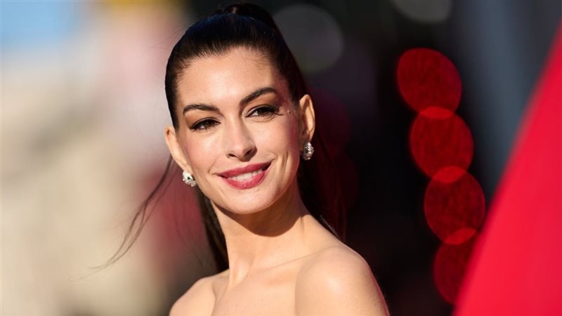  Anne Hathaway