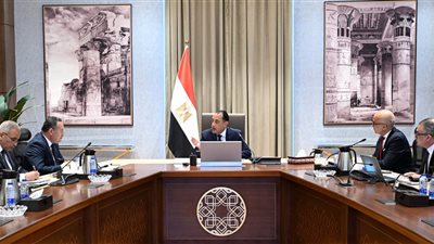 رئيس الوزراء يستعرض الموقف التنفيذي لمشروع المدينة الطبية بجامعة عين شمس
