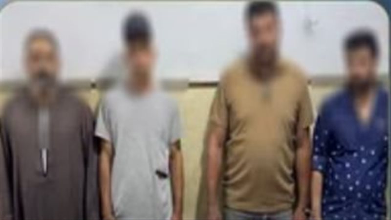 المتهمون عقب القبض علهم