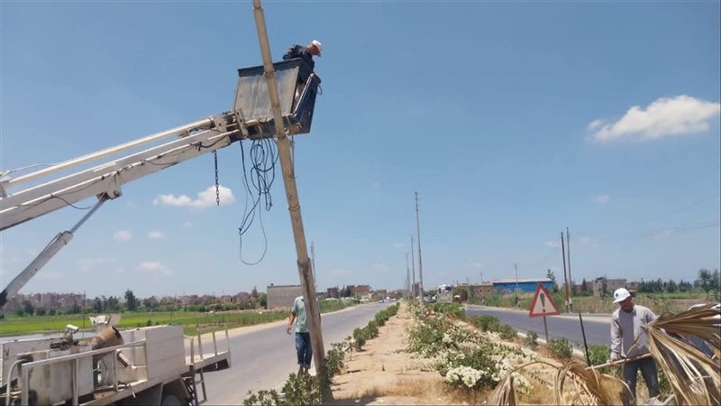 أعمدة الإنارة العامة 