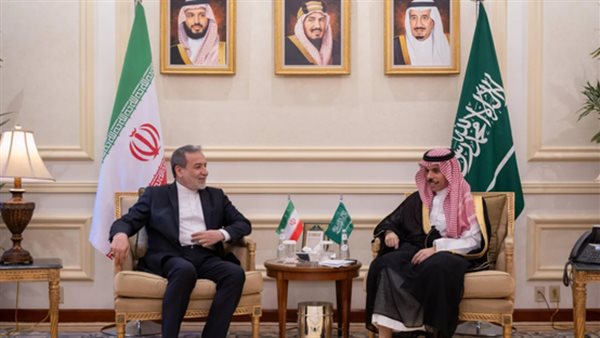 وزير الخارجية الإيراني ونظيره السعودي