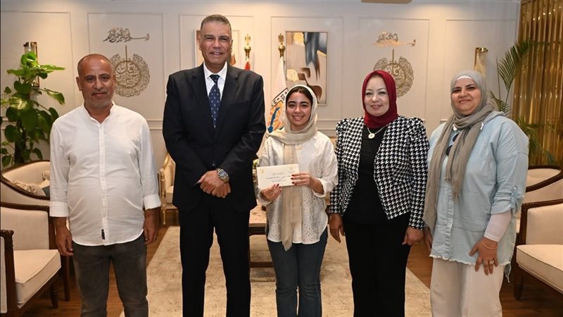 تكريم الطلاب الأوائل 