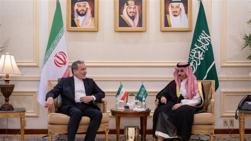 وزير الخارجية الإيراني ونظيره السعودي