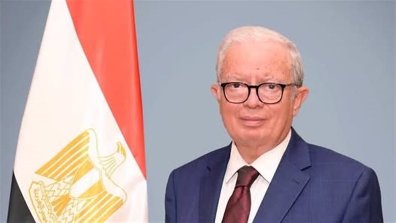 الدكتور حسين عيسى