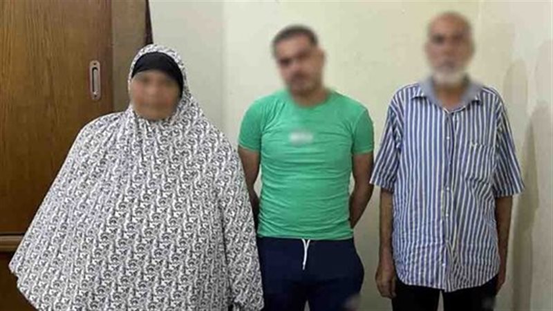  حقيقة طرد أب من منزله على يد زوجته ونجله