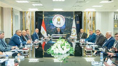 جمبلاط” يبحث تعظيم الاستفادة من الأصول واستغلال خطوط الإنتاج بشركات الإنتاج الحربي
