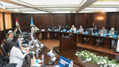 محافظ الإسكندرية يجتمع بممثلي عدة جهات أبرزها صندوق التنمية الحضرية والتخطيط العمراني