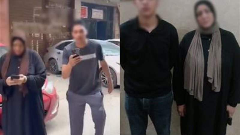 الشاب ووالدته