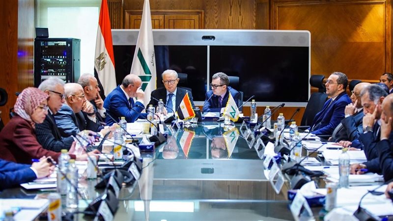 نائب رئيس الوزراء ووزير التخطيط وقيادات بنك الاستثمار القومي