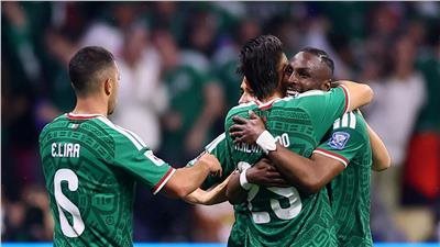 المكسيك تعبر الإكوادور بثنائية وتتأهل إلى دور الـ16 في كأس العالم 
