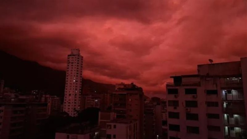  السماء تتحول إلى الأحمر في فنزويلا
