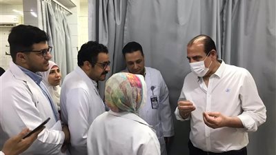 نائب وزير الصحة يتفقد المنشآت الصحية في الدقهلية ويوجه بمكافآت للمتميزين