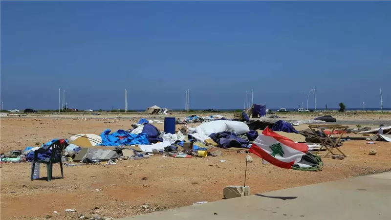 بقايا مخيم للنازحين في بيروت