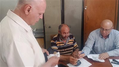 محافظ أسيوط: متابعة ميدانية مفاجئة للجمعية الزراعية بالمطيعة لضمان انتظام صرف الأسمدة