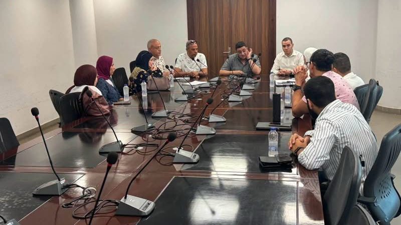 خلال الاجتماع داخل الجهاز