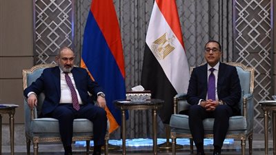 رئيس الوزراء يلتقي نظيره الأرميني والوفد المرافق له