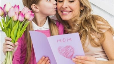مارس وفبراير وأكتوبر، العالم لا يحتفل بعيد الأم في شهر واحد