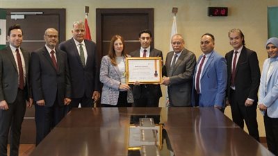 للعام الـ 11.. البنك الأهلي يحتفظ بشهادة التوافق مع فيزا وماستركارد