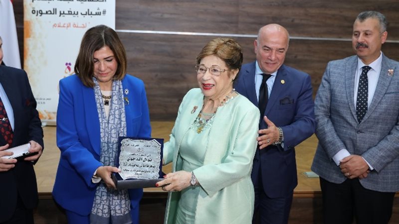 الدكتورة نوال الدجوي
