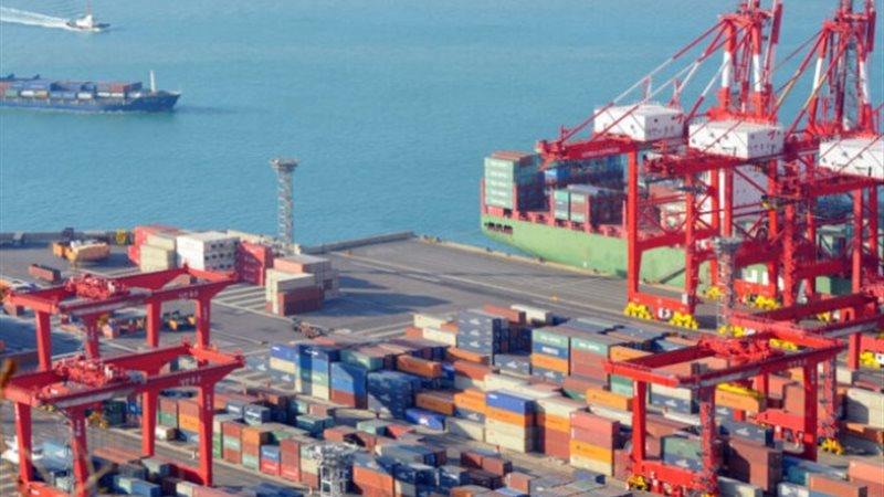 البضائع المتراكمة في الموانئ