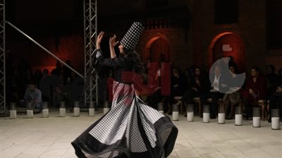 مصمم الأزياء محمد نور لـ«الجمهور»: ترجمت تصاميم الذكاء الاصطناعي لواقع، وحرة رسالة تضامن لغزة