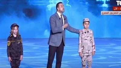 مصطفى حسني يوجه رسالة لأبناء الشهداء في احتفالية القوات المسلحة