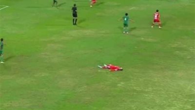 لحظة سقوط أحمد رفعت في مباراة الاتحاد وفيوتشر (فيديو)