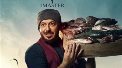 الحلقة الأولى من مسلسل المعلم، ينسي عيد جوازه وابنه يوقعه في الفخ