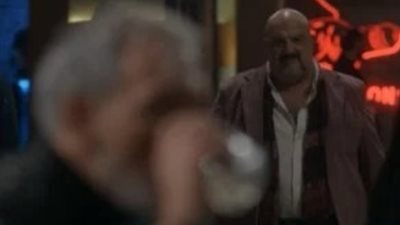 الحلقة الثانية من مسلسل صدفة، خالد الصاوي يكشف خيانة ابنته منار