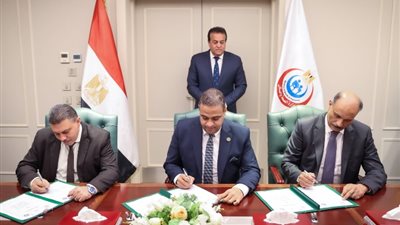 وزير الصحة يشهد توقيع مذكرة تفاهم بين المالية وبنك الاستثمار القومي