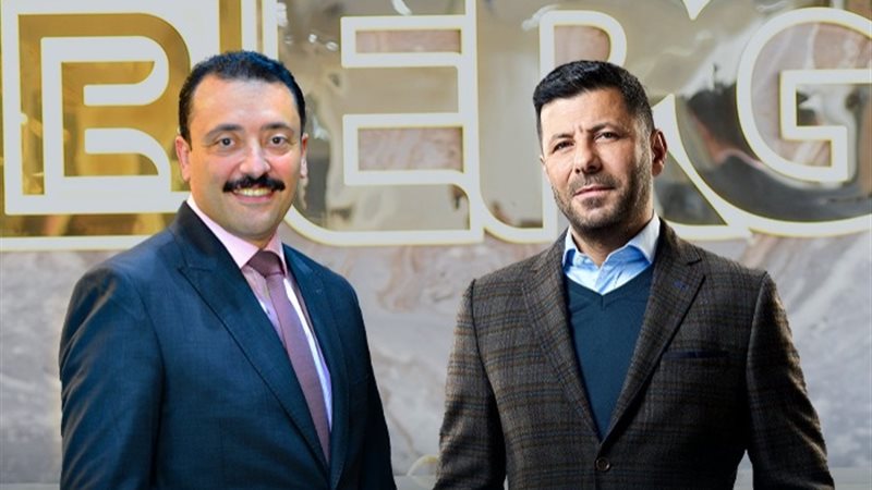 محمد رزق رئيس مجلس إدارة شركة إعمار رزق والفنان إياد نصار