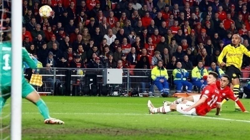 بروسيا دورتموند وآيندهوفن