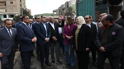 رئيس الوزراء يتفقد موقع حريق استديو الأهرام