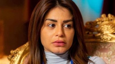 منة فضالي تطلب الدعاء لوالدتها قبل خضوعها عملية جراحية