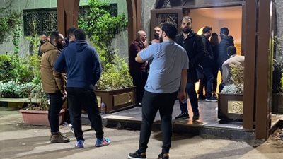 غياب نجوم مسرح مصر عن عزاء والد إبرام سمير