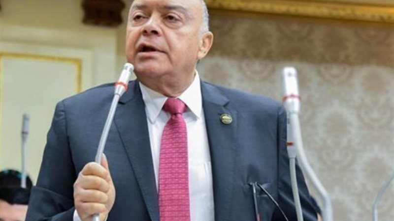النائب وحيد قرقر