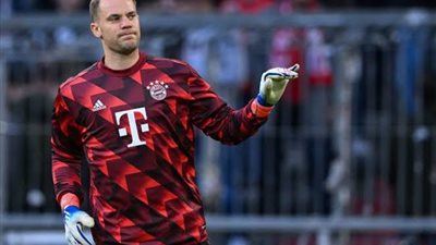 مانويل نوير يغادر معسكر المنتخب الألماني فما السبب ؟