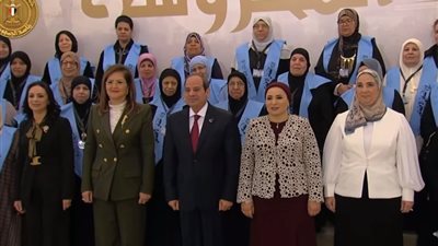 الرئيس السيسي وقرينته يصلان إلى مقر احتفالية يوم المرأة المصرية
