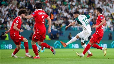 سالم الدوسري يسجل هدفا عالميا في مباراة السعودية وطاجيكستان (فيديو)
