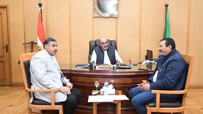 محافظ الفيوم يوجه بتشديد الرقابة على محطات الوقود ومواقف السرفيس