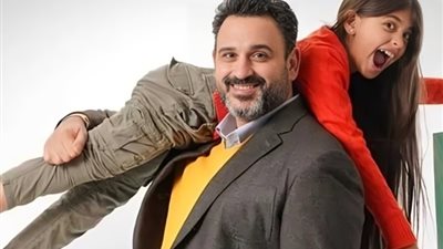 الطفلة بطلة مسلسل «بابا جه»: الحلقات الأولى كانت الأصعب، وأكرم حسني صاحبي ووالدي ساعدني