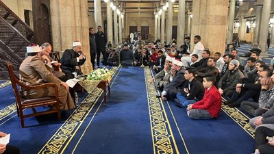 عقب صلاة التراويح، ملتقى الأزهر للقضايا الإسلامية يناقش الغلو وخطره على استقرار المجتمع