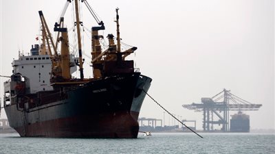 أمبري البريطانية:تعرض سفينة تجارية لإطلاق نار قرب السواحل اليمن