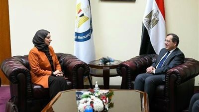 وزير البترول يلتقي سفيرة مملكة البحرين لتعزيز التعاون في مجال الطاقة