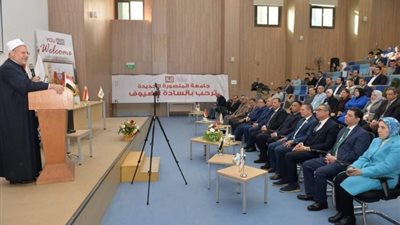 رئيس جامعة دمياط يشهد ندوة للمفتي بجامعة المنصورة الجديدة