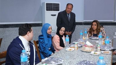 محافظ دمياط تشارك ذوى الهمم الإفطار الجماعى بالمدينة الشبابية برأس البر