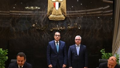 رئيس الوزراء يشهد توقيع اتفاقية إنشاء مصنع زجاج باستثمارات 160 مليون يورو