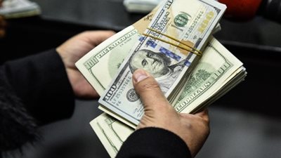 بـ 50 قرش، انخفاض سعر الدولار اليوم الأربعاء 27 مارس 2024