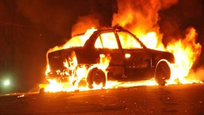 السيطرة على حريق سيارة بسبب الألعاب النارية فى حدائق الأهرام