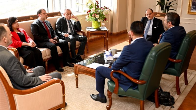 لقاء وزير التجارة والصناعة مع الوفد